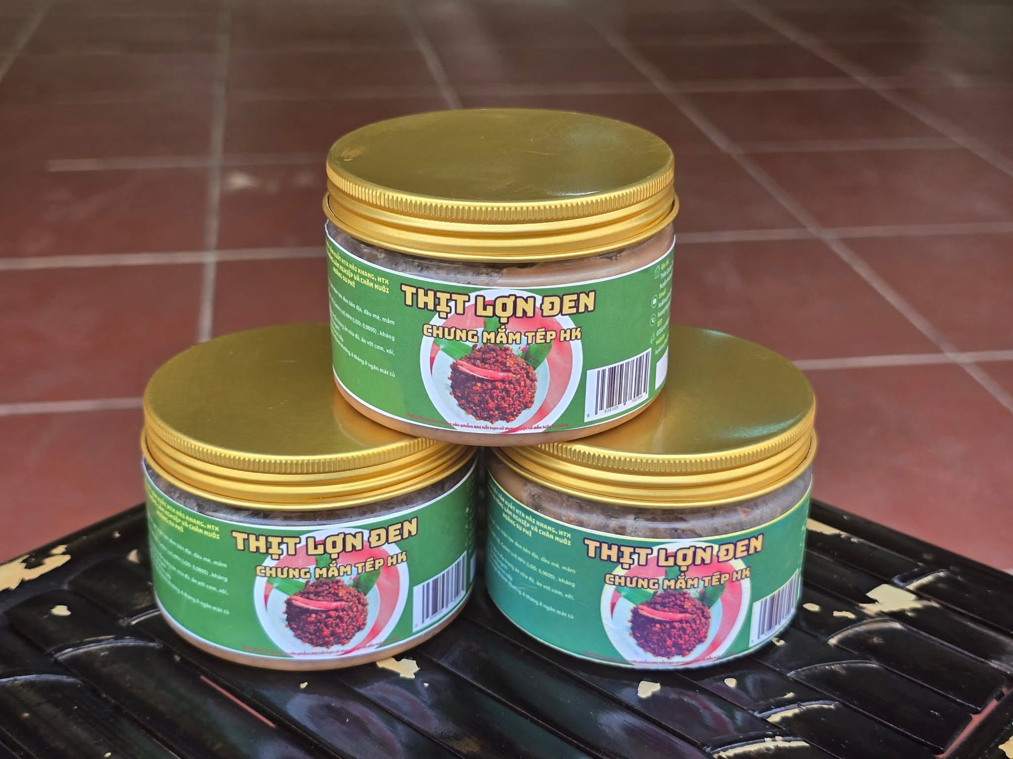 Thịt lơn đen chưng mắm tép Hoàng Su Phì